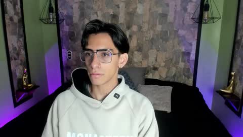 Snapshot of uyukie chatting on 10/20/25, 01:00 UYUKIE online show from 10/20/25, 01:00