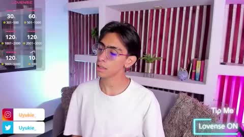 Snapshot of uyukie chatting on 10/28/25, 11:58 UYUKIE online show from 10/28/25, 11:58