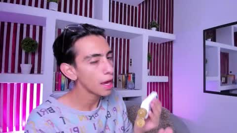 Snapshot of uyukie chatting on 11/04/25, 12:04 UYUKIE online show from 11/04/25, 12:04