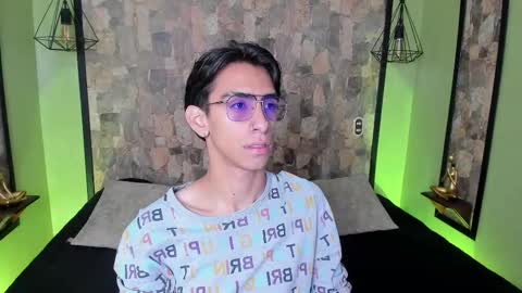 Snapshot of uyukie chatting on 11/07/25, 11:10 UYUKIE online show from 11/07/25, 11:10