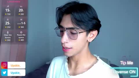 Snapshot of uyukie_ chatting on 11/19/25, 12:54 Uki online show from 11/19/25, 12:54