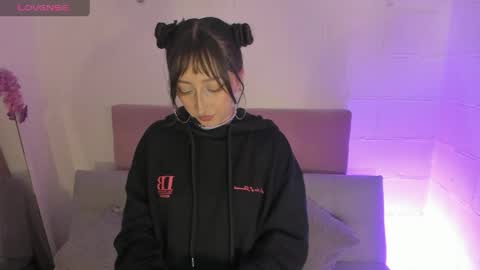 v1cky_ online show from 04/17/26, 11:08