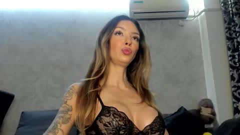 Mia online show from 01/06/26, 05:33