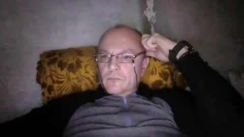 Snapshot of vadova chatting on 12/16/25, 10:04 vadova online show from 12/16/25, 10:04