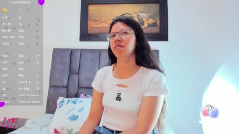 Snapshot of vahiolet_smith chatting on 05/13/26, 03:04 Vahiolet smith online show from 05/13/26, 03:04