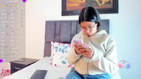Snapshot of vahiolet_smith chatting on 05/14/26, 03:24 Vahiolet smith online show from 05/14/26, 03:24