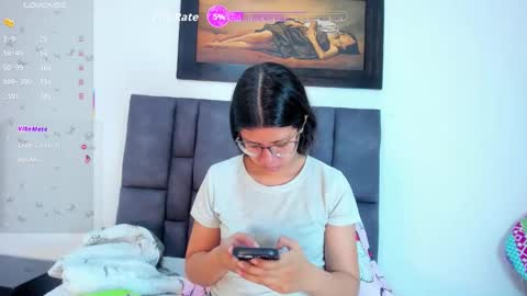 Snapshot of vahiolet_smith chatting on 05/27/26, 03:03 Vahiolet smith online show from 05/27/26, 03:03