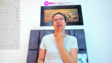 Snapshot of vahiolet_smith chatting on 05/28/26, 03:15 Vahiolet smith online show from 05/28/26, 03:15