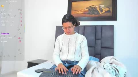 Snapshot of vahiolet_smith chatting on 06/09/26, 03:29 Vahiolet smith online show from 06/09/26, 03:29