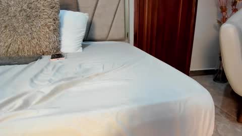 Snapshot of vaialowell chatting on 02/14/26, 06:15 VaiaLowell online show from 02/14/26, 06:15