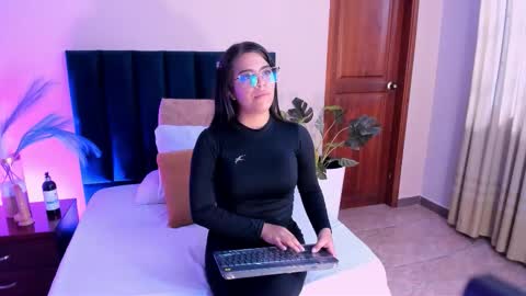 Snapshot of vaialowell chatting on 03/02/26, 06:26 VaiaLowell online show from 03/02/26, 06:26