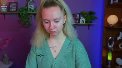 vaiolet_lovely online show from 04/23/26, 06:32