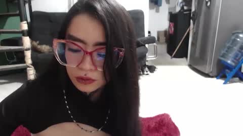 Snapshot of vaiolet_miss chatting on 10/08/25, 04:43 vaiolet online show from 10/08/25, 04:43