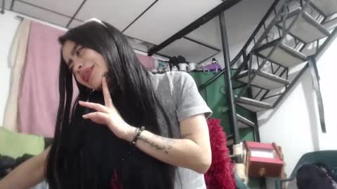 Snapshot of vaiolet_miss chatting on 10/18/25, 07:31 vaiolet online show from 10/18/25, 07:31