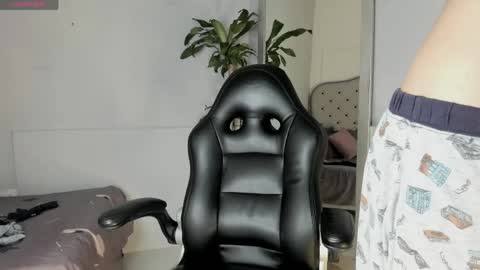 Vaioleth online show from 04/22/26, 12:28