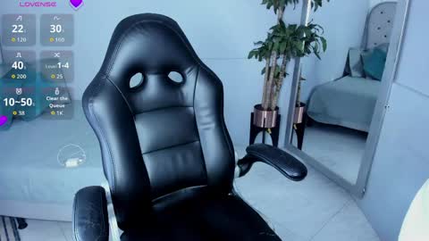 Snapshot of vaiolethsan chatting on 05/02/26, 02:55 Vaioleth online show from 05/02/26, 02:55