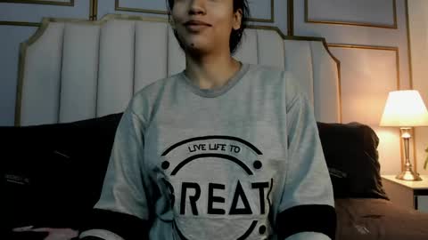 Snapshot of vaiolethsan chatting on 06/04/26, 12:44 Vaioleth online show from 06/04/26, 12:44