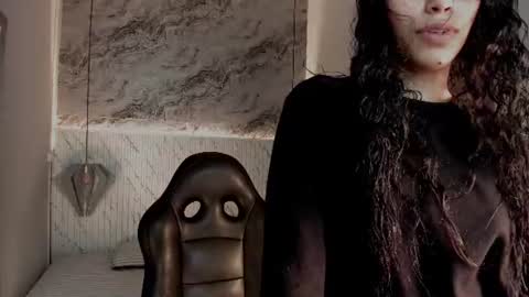 Vaioleth online show from 06/27/26, 08:03