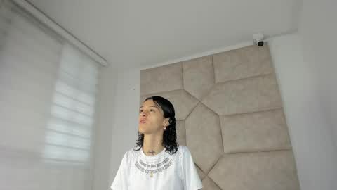 V A I O L E T T  S M I T H online show from 09/17/25, 11:12