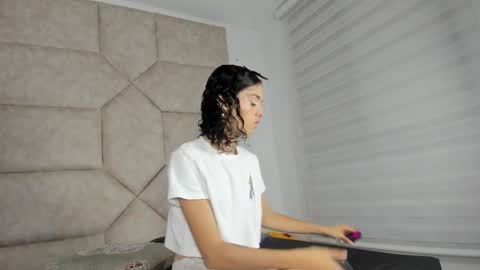 V A I O L E T T  S M I T H online show from 09/20/25, 10:05