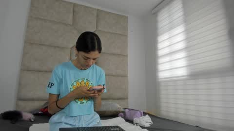 V A I O L E T T  S M I T H online show from 09/25/25, 12:53