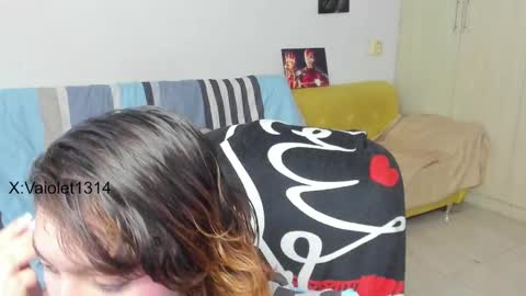 Snapshot of vaioletuwu chatting on 02/16/25, 03:26 Vaiolet1314 online show from 02/16/25, 03:26