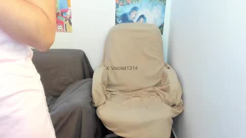 Snapshot of vaioletuwu chatting on 09/10/25, 10:54 Vaiolet1314 online show from 09/10/25, 10:54