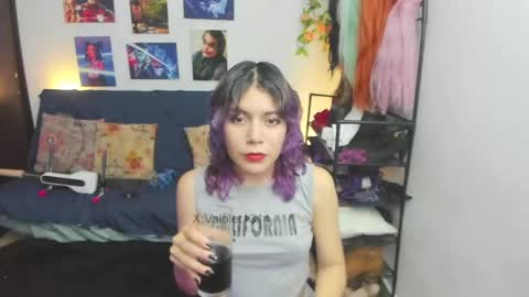 Vaiolet1314 online show from 04/19/26, 03:39