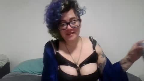 valarieak online show from 10/03/25, 08:33