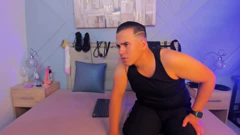 Snapshot of vale_n_matt chatting on 09/12/25, 04:34 Samantha y Matt online show from 09/12/25, 04:34