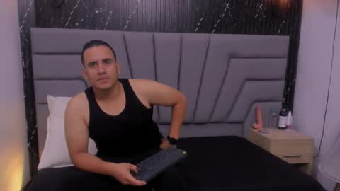 Snapshot of vale_n_matt chatting on 09/14/25, 12:26 Samantha y Matt online show from 09/14/25, 12:26