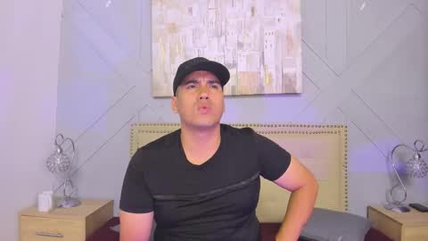 Snapshot of vale_n_matt chatting on 09/17/25, 03:30 Samantha y Matt online show from 09/17/25, 03:30