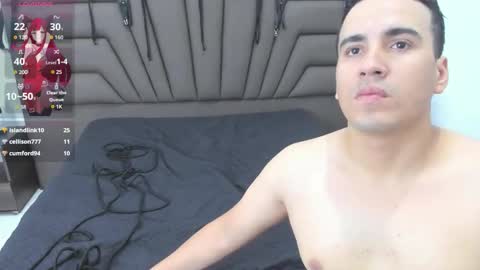 Snapshot of vale_n_matt chatting on 09/24/25, 04:05 Samantha y Matt online show from 09/24/25, 04:05