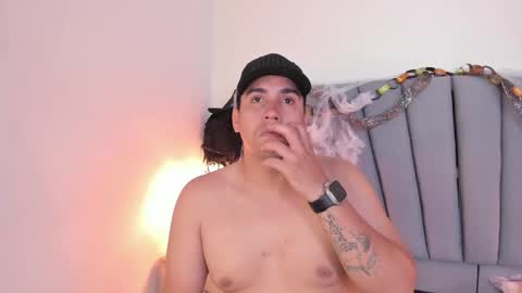 Snapshot of vale_n_matt chatting on 10/12/25, 04:11 Samantha y Matt online show from 10/12/25, 04:11