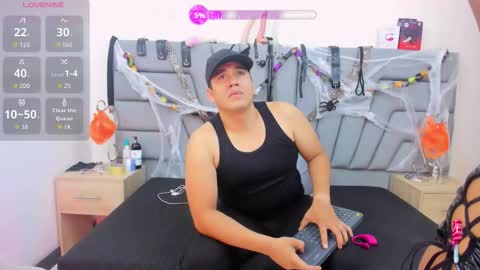 Snapshot of vale_n_matt chatting on 10/19/25, 03:40 Samantha y Matt online show from 10/19/25, 03:40