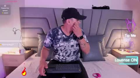 Snapshot of vale_n_matt chatting on 11/09/25, 03:49 Samantha y Matt online show from 11/09/25, 03:49