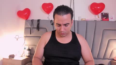 Snapshot of vale_n_matt chatting on 11/16/25, 03:50 Samantha y Matt online show from 11/16/25, 03:50