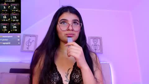 Snapshot of valeery_gomez chatting on 03/02/25, 01:58 Tifanny online show from 03/02/25, 01:58