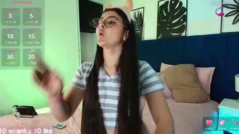Snapshot of valeery_gomez chatting on 09/18/25, 07:38 Tifanny online show from 09/18/25, 07:38