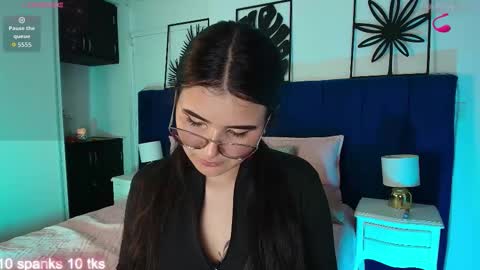 Snapshot of valeery_gomez chatting on 09/19/25, 07:58 Tifanny online show from 09/19/25, 07:58