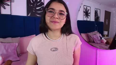 Snapshot of valeery_gomez chatting on 10/13/25, 05:02 Tifanny online show from 10/13/25, 05:02