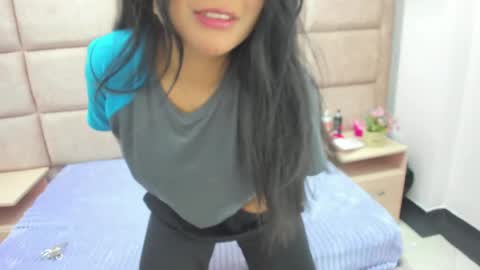 Snapshot of valen_lopeez chatting on 05/08/26, 05:35 valen lopeez online show from 05/08/26, 05:35