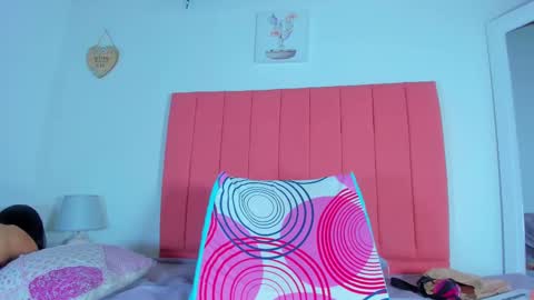 Snapshot of valen_rose0 chatting on 02/14/25, 12:14 VALENTINA 3 online show from 02/14/25, 12:14