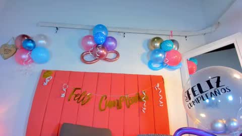 Snapshot of valen_rose0 chatting on 10/22/25, 12:05 VALENTINA 3 online show from 10/22/25, 12:05