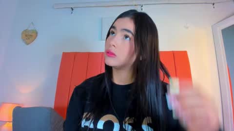 Snapshot of valen_rose0 chatting on 11/19/25, 12:05 VALENTINA 3 online show from 11/19/25, 12:05