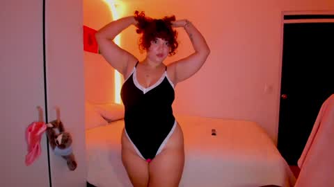 Snapshot of valen_smile_ chatting on 01/12/25, 08:57 valen_smile_ online show from 01/12/25, 08:57