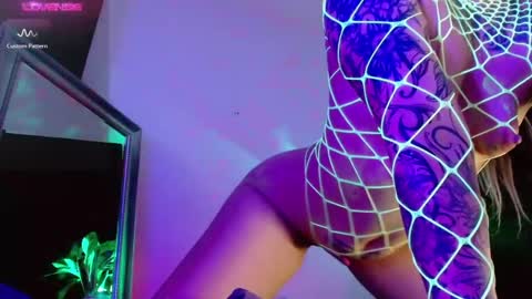 Snapshot of valengray chatting on 01/18/25, 03:27 Valen online show from 01/18/25, 03:27