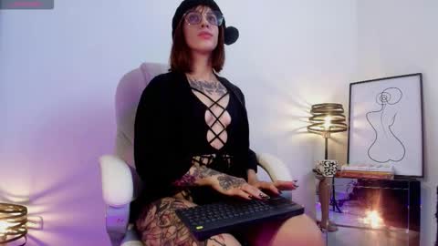 Valen online show from 12/21/25, 01:18