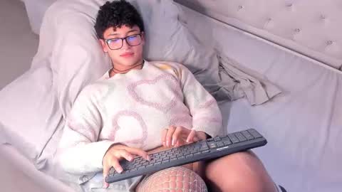 Valentin0 online show from 12/04/25, 07:44