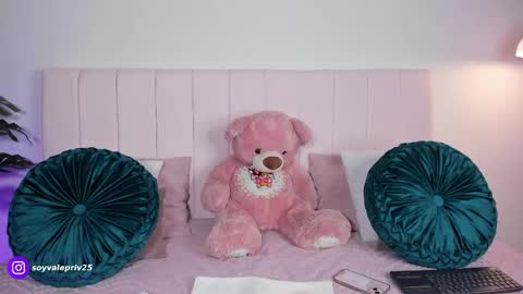 Valentina Torres online show from 11/04/25, 07:57